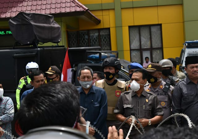 Aksi