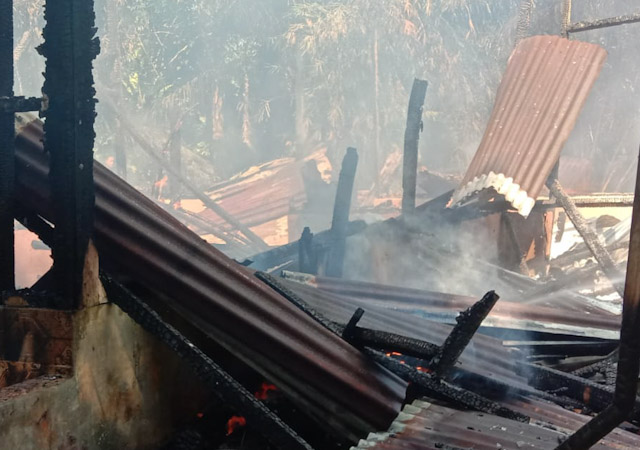 Sijago Merah Hanguskan dua Unit Rumah di Desa Tandikek Rumah
