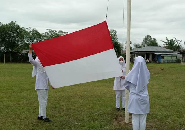 Kapolsek Iptu Zulham, SH Irup Peringatan HUT Kemerdekaan RI Ke-76 Di Kecamatan Saipar Dolok Hole Kapolsek