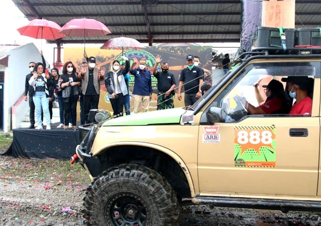 Bupati Taput Lepas 75 Offroader GIXA Ke-VII 2021 di Kabupaten Tapanuli Utara Bupati taput