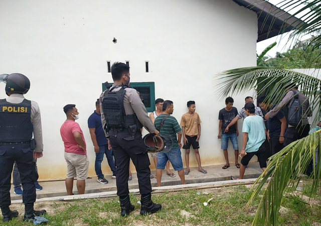 Personil Polres Labuhanbatu Grebek Tempat Transaksi Narkoba Di Padang Bulan Labuhanbatu Polres