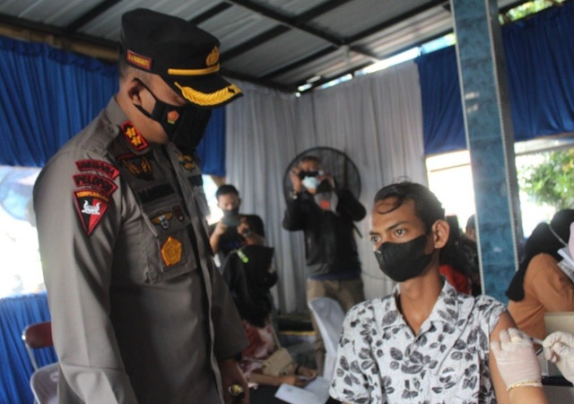 Kapolres Labuhanbatu Gelar Vaksin Dan Bagi Sembako Dalam Operasi Zebra 2021 Kapolres