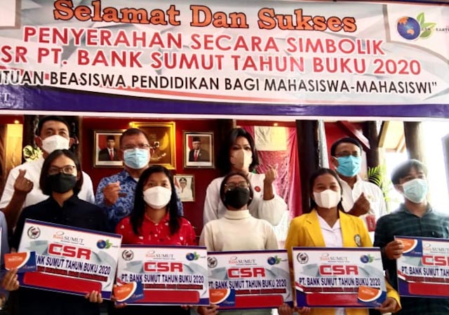 Pemkab Taput Serahkan Beasiswa CSR PT Bank Sumut Untuk 384 Mahasiswa Berprestasi Pemkab Taput