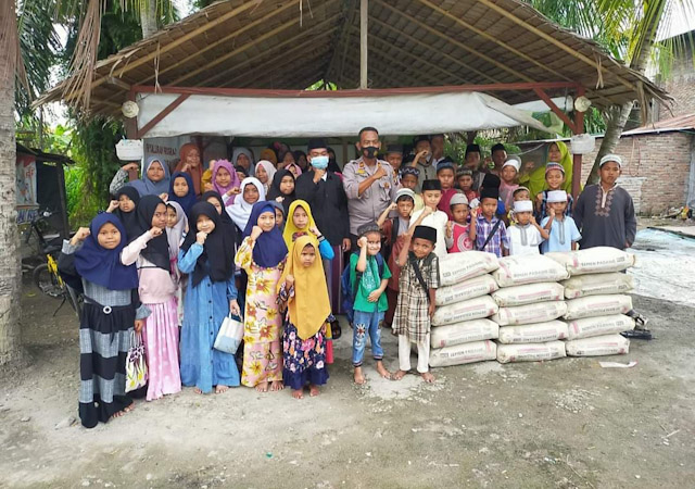 Kapolsek Bilah Hilir Serahkan Bantuan Matrial Ke Pondok Mengaji Al-Hafis Kota Negeri Lama Kapolsek