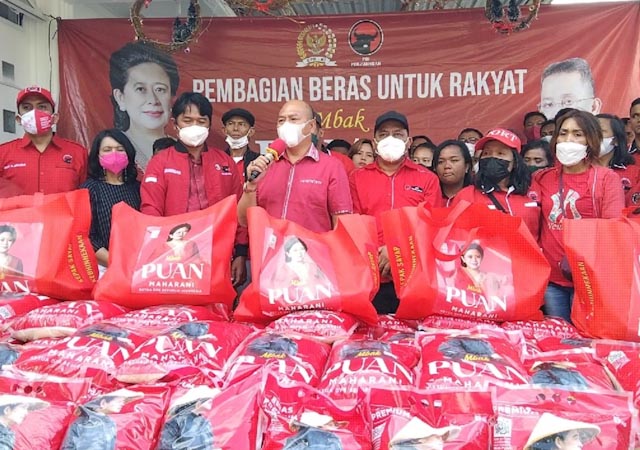 Ketua DPR RI Puan Maharani Bagi Sembako Sebanyak 2452 Paket Kepada Warga Taput Ketua DPR