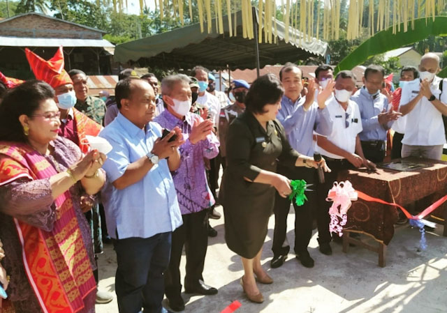 Bupati Karo Cory Sriwati Sebayang Resmikan Jembatan Lau Tir di Desa Gunung Bupati Cory