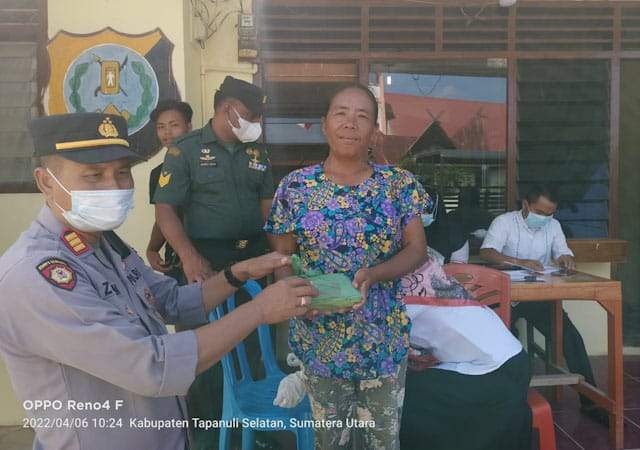 Bulan Puasa, Polsek SDH Gelar Vaksinasi Sekaligus Bagikan Sembako Gelar