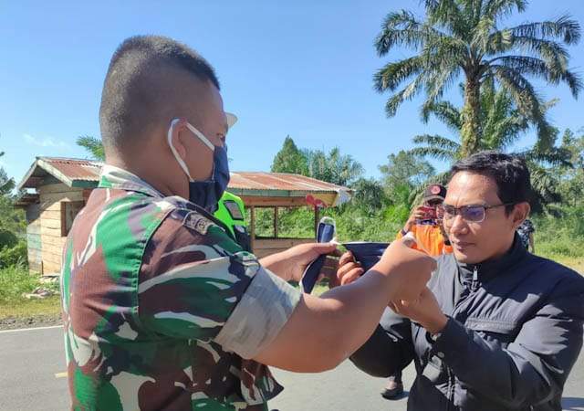 Ajak Warga Patuhi Prokes, Polres Tapsel Bersama 3 Pilar Gelar Operasi Yustisi di Angkola Timur Warga