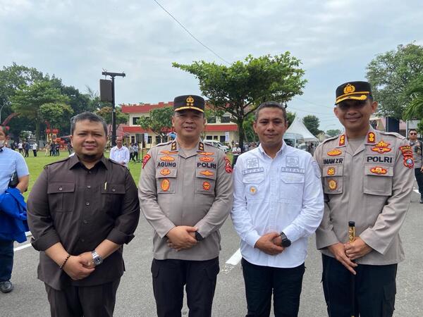 Kapolres Tapsel bersama Bupati Tapsel, Bupati Paluta foto bersama dengan Irjen Agung.