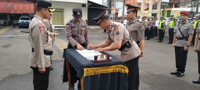 Kapolres Tapsel Pimpin Sertijab Kasat Lantas, Reskrim, Samapta, Kapolsek Padang Bolak dan Batang Toru Kapolres