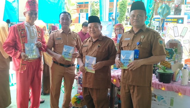Ketua PGRI Tapsel Hadiri Pameran Hasil Karya dan Pentas Seni Serta Pelepasan Siswa Kelas IX di SMPN 1 Angkola Barat Ketua