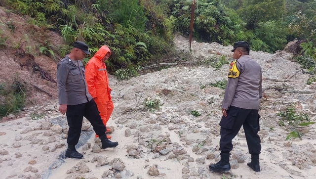 Akibat Bencana, Sat Lantas Polres Tapsel Himbau Pengemudi Tak Melalui Jalur Sipirok, Dan Anjurkan Jalur Rantauprapat Sat Lantas